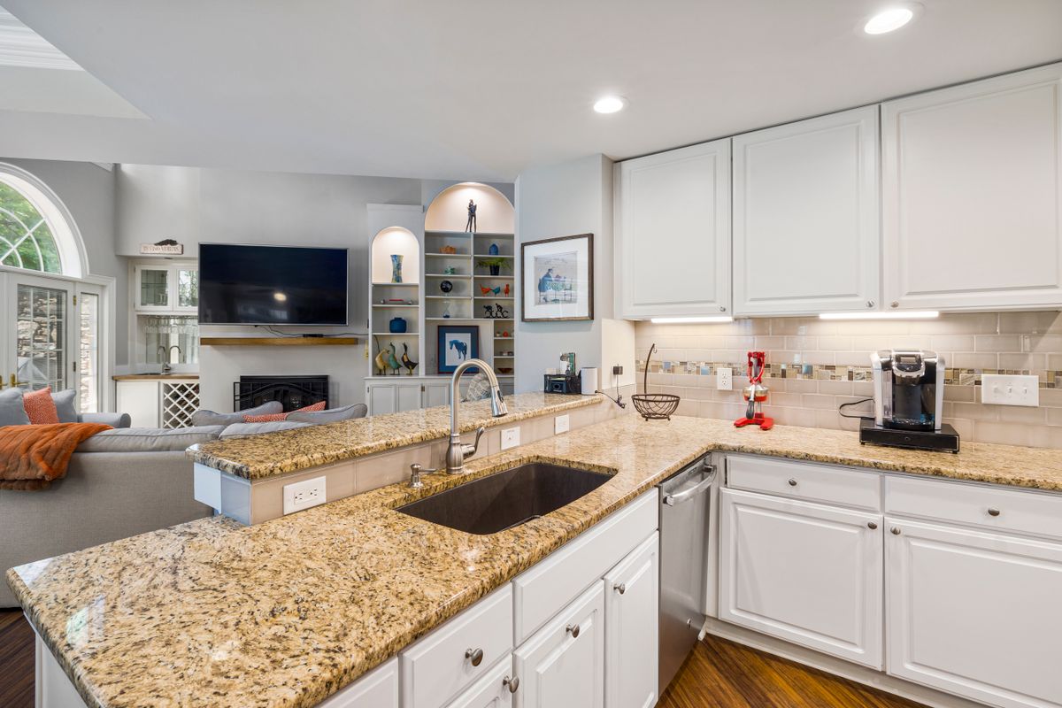 Commercial kitchen dishwashing area